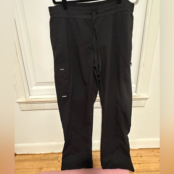 Greys Anatomy Black Scrub Set - Picture 2 of 8